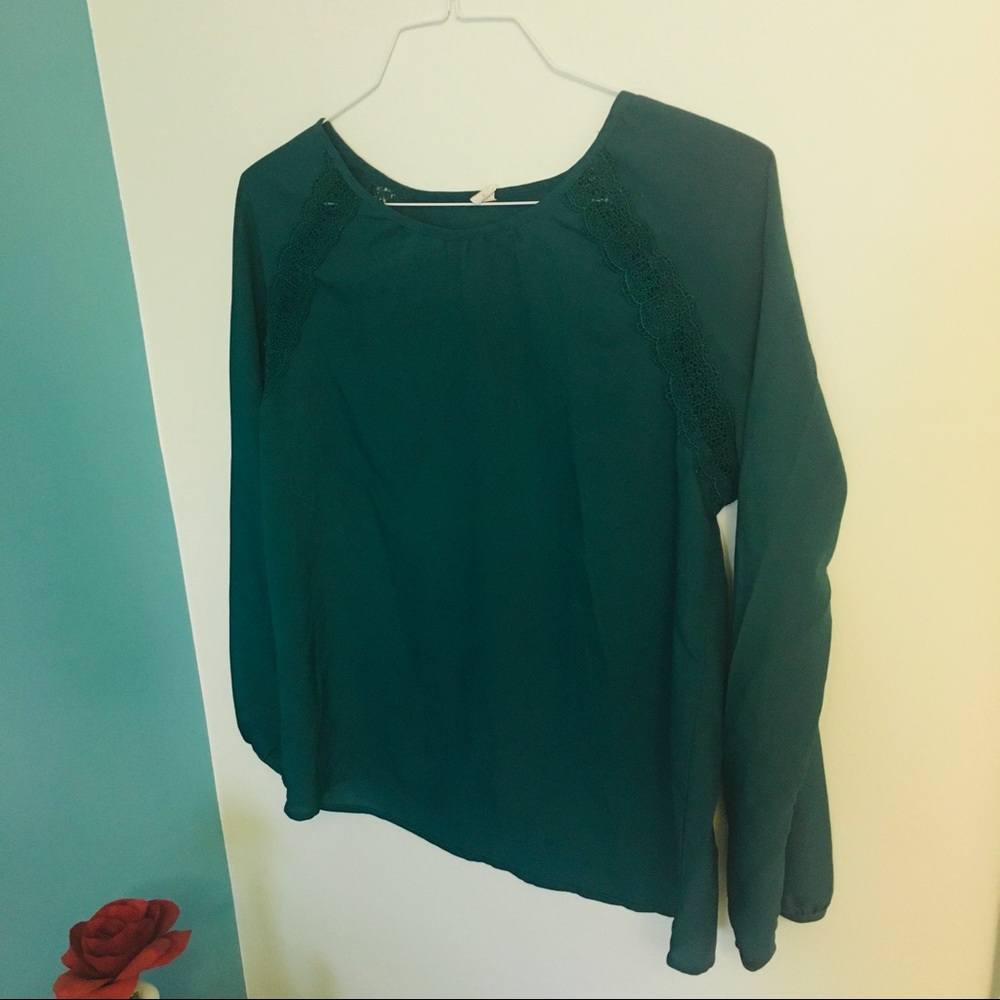 Old Navy long sleeve blouse w/ lacy pattern small